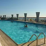 Lovely Flat In A With Pool - Beahost Апартаменти