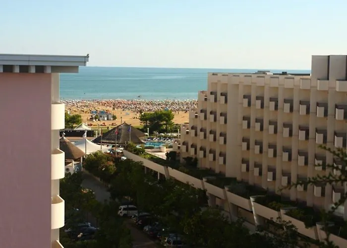 Lovely Flat In A With Pool - Beahost