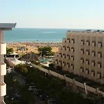 Lovely Flat In A With Pool - Beahost Apartment