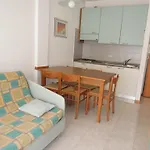 Lovely Flat In A With Pool - Beahost Apartment