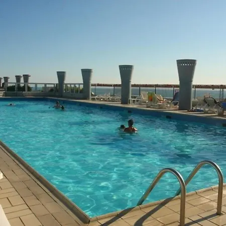 Lovely Flat In A With Pool - Beahost Апартаменти