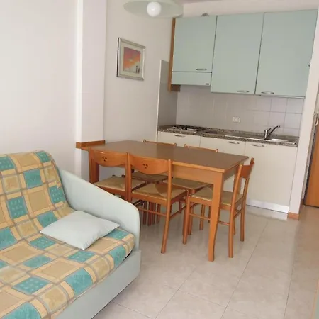 아파트 Lovely Flat In A With Pool - Beahost 비비오네