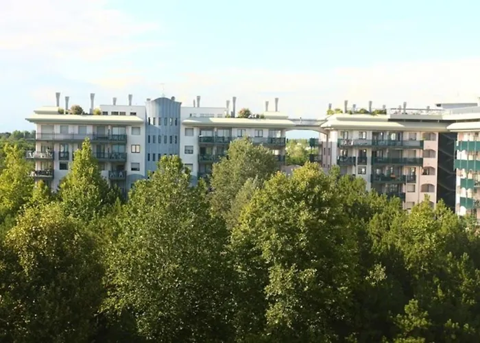 Апартаменти Lovely Flat In A With Pool - Beahost Бібіоне