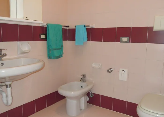 Апартаменти Lovely Flat In A With Pool - Beahost